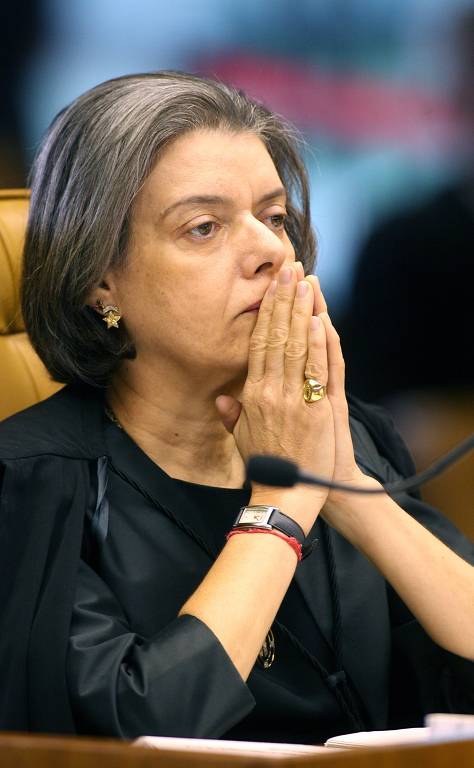 Após um ano e meio e 69 sessões, o STF terminou o julgamento dos embargos infringentes, últimos recursos que cabiam aos condenados. Em outubro de 2012, a ministra votou pela absolvição de 13 acusados de formação de quadrilha envolvidos no mensalão.