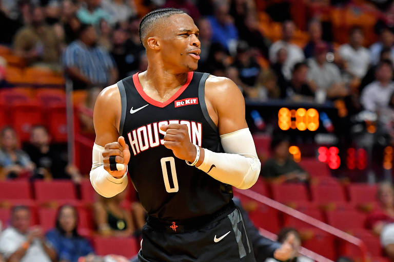 NBA: mão de gigante do Houston Rockets faz cartas de baralho parecerem  miniaturas, nba