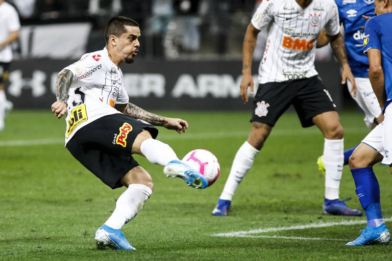 Corinthians perde para o Cruzeiro e chega a cinco partidas sem vitória