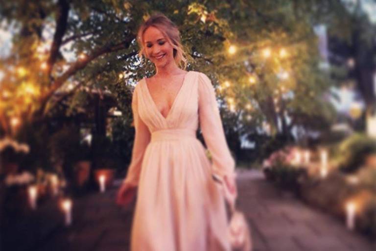 Jennifer Lawrence se casa em 'mansão mal-assombrada' com 150 convidados