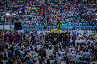 Missa pela canonização de Irmã Dulce no estádio em Salvador (BA)