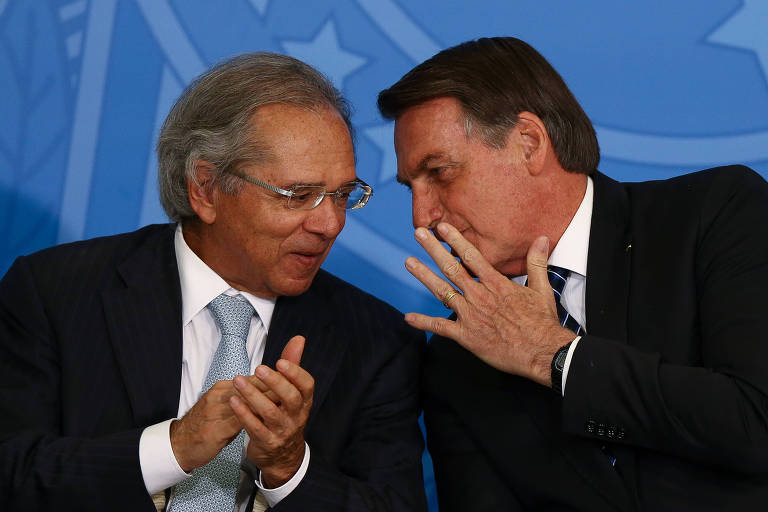 O presidente Jair Bolsonaro ao lado do ministro da Economia, Paulo Guedes