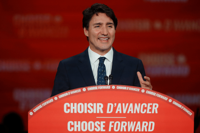 Trudeau vence eleições no Canadá, mas não consegue obter maioria