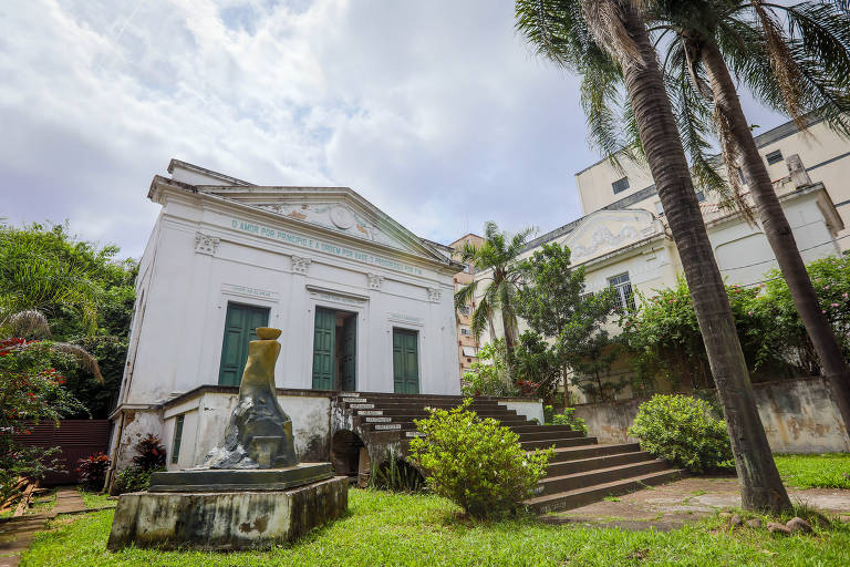 A Capela Positivista de Porto Alegre é o único templo positivista em atividade no mundo - o positivismo foi o pensamento que mais influenciou o movimento republicano no Brasil, que completa 130 anos de proclamação da República