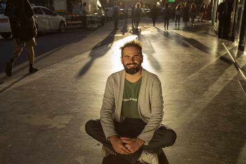 SAO PAULO, SP - 01 JULHO: O empreendedor social e diretor executivo da Pluvion, Diogo Tolezano, posa para foto na Avenida Paulista, Sao Paulo, em 01 de julho de 2019. A Pluvion cria solucoes meteorologicas de baixo custos para demcocratizar o acesso a boas informacoes sobre possiveis impactos climaticos no cotidiano das cidades e da sua populacao. (Foto: Renato Stockler)******PREMIO EMPREENDEDOR SOCIAL 2019******