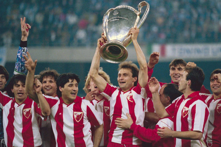 Jogadores do Estrela Vermelha comemoram a conquista da Liga dos Campeões de 1990/1991