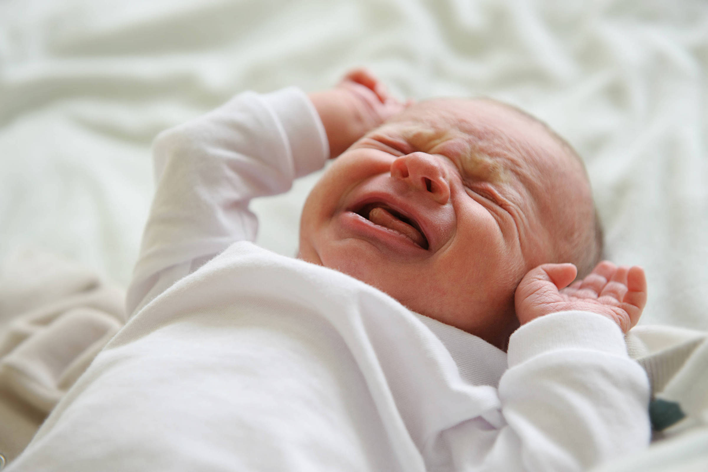 Parto normal aumenta sensibilidade da mãe ao choro do bebê, diz estudo