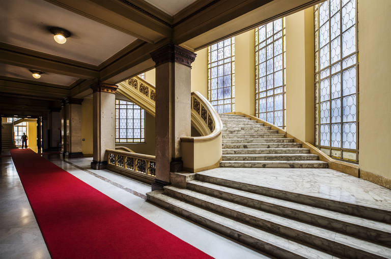 Detalhe das escadas do prédio do Tribunal de Justiça de São Paulo, que fica na região central da capital paulista
