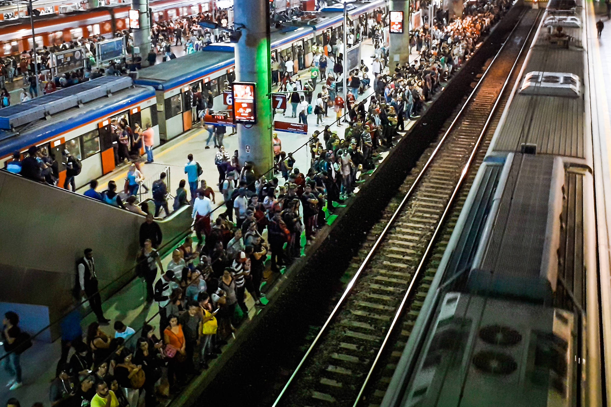 Linha 7-rubi, da CPTM, será prolongada até estação Brás - 25/10/2019 -  Cotidiano - Folha