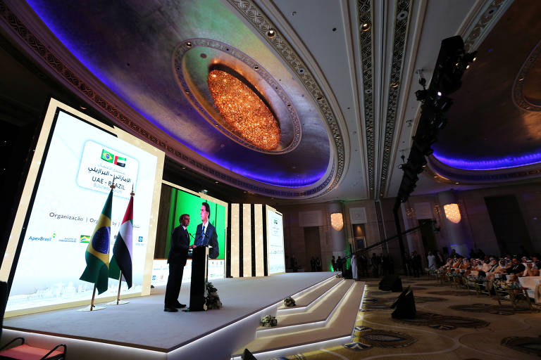 Presidente Jair Bolsonaro discursa no fórum comercial Brasil-Emirados Árabes Unidos, em Abu Dhabi