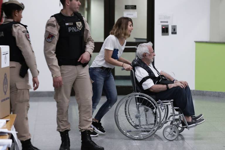 Eleitores escolhem novo presidente da Argentina