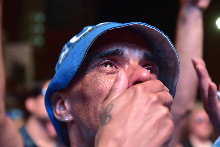 Apoiadores de Alberto Fernández comemoram vitória do kirchnerista