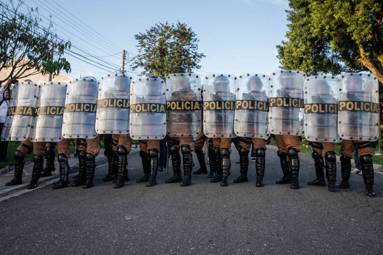 Policia Militar em protesto em Curitiba