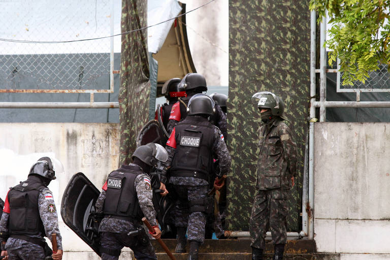 Homens da Polícia Militar, em Manaus