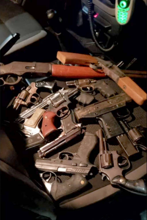Armas apreendidas pelos policiais com suspeitos de tráfico em Manaus; 17 morreram na madrugada desta quarta (30)