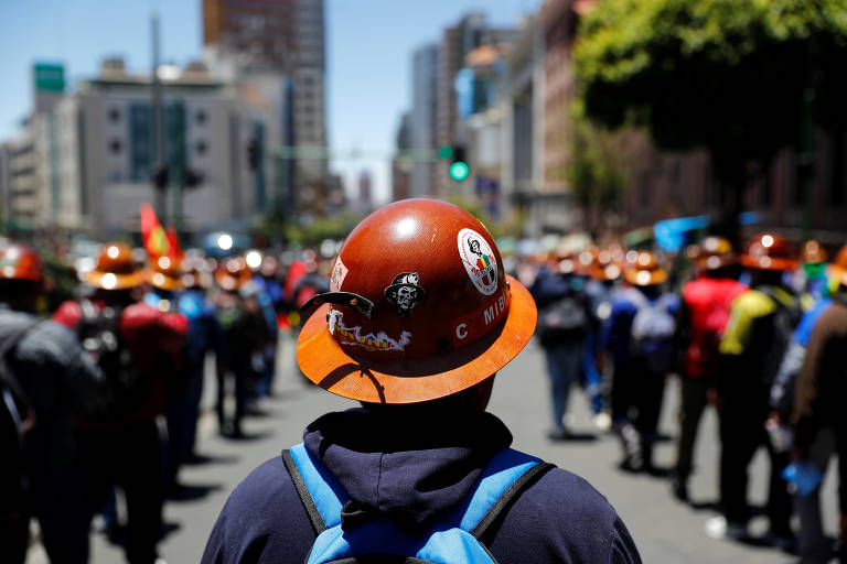Mineiros participam de marcha a favor do presidente Evo Morales em La Paz