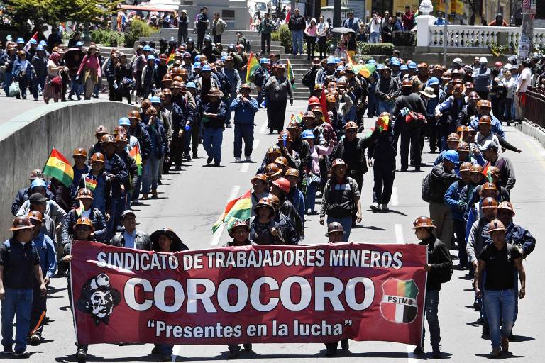 Mineiros participam de marcha a favor do presidente Evo Morales em La Paz