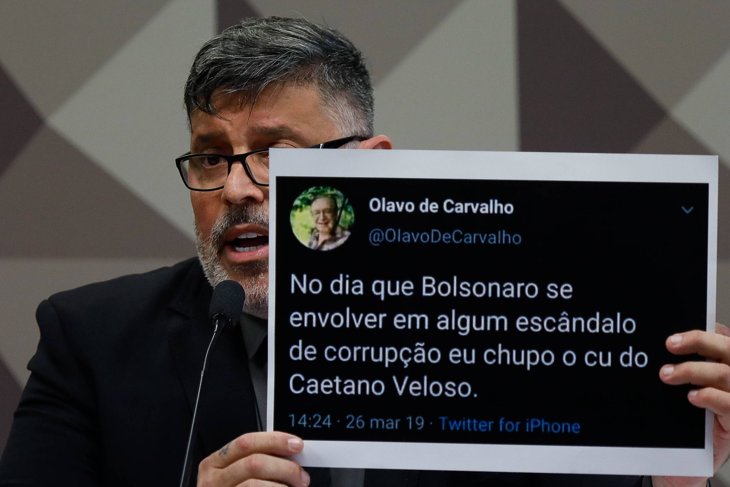 Frota diz ter recebido ligação de Bolsonaro após defender prisão de Queiroz  - 30/10/2019 - Poder - Folha