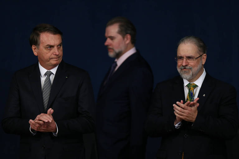 O presidente Jair Bolsonaro, o presidente do STF, ministro Dias Toffoli, e o procurador-geral da República, Augusto Aras, durante a posse do novo PGR