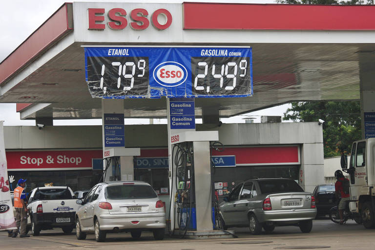 Imagem de 2011 mostra posto de combustíveis com bandeira Esso