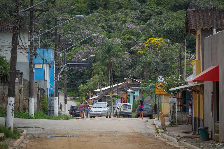 Marsilac, no extremo sul da cidade, tem alguns dos piores indicadores de gravidez na adolescência e mortalidade infantil; por outro lado, é o distrito com menor índice de poluição atmosférica