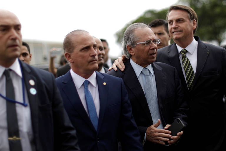 Bolsonaro entrega reformas econômicas ao Congresso; veja fotos