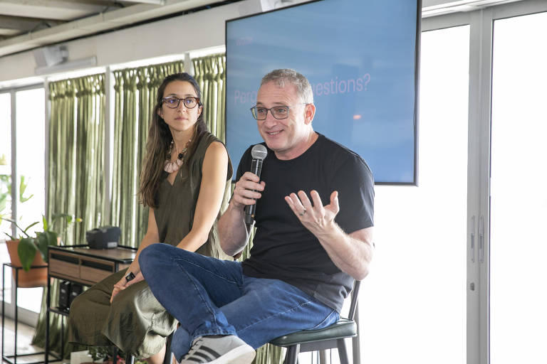 Noam Bardin, presidente da companhia, e Thais Blumenthal, líder global do Waze for Cities Data