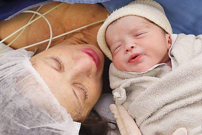 Mulher de 61 anos dá à luz primeiro filho no Paraná - Folha de S.Paulo