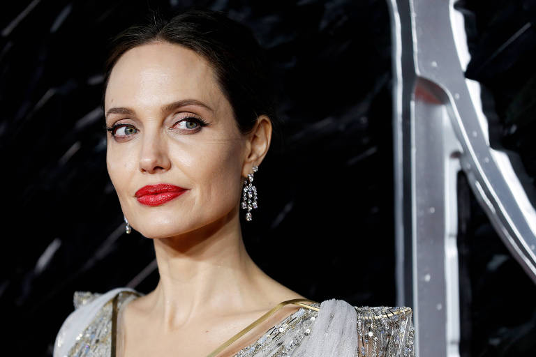 A atriz Angelina Jolie no lançamento de "Malévola: Dona do Mal" em Londres
