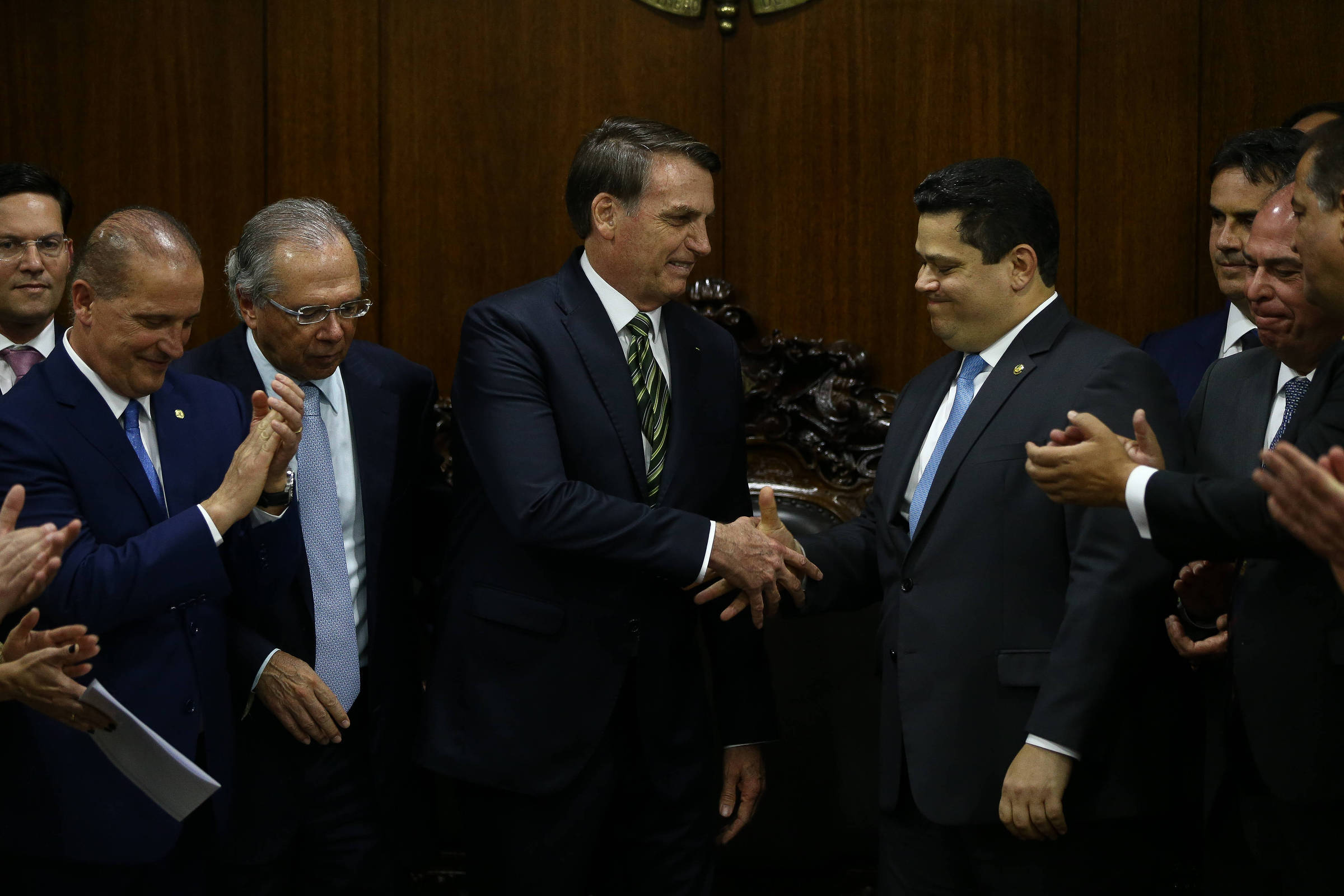 Senadores querem fazer mudanças em pacote econômico de Guedes