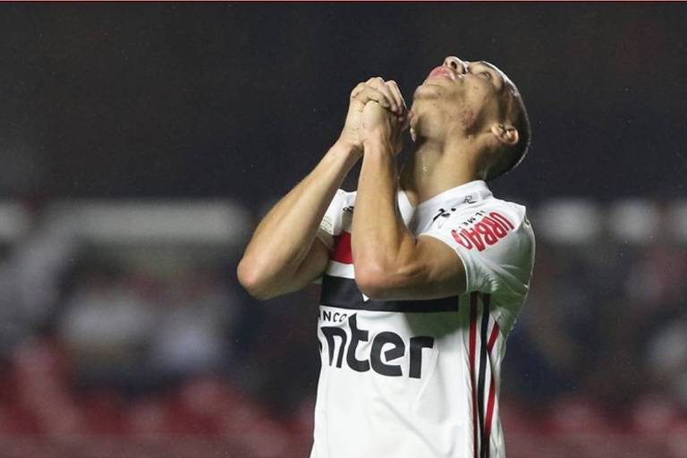Antony lamenta chance perdida em derrota do São Paulo para o Fluminense