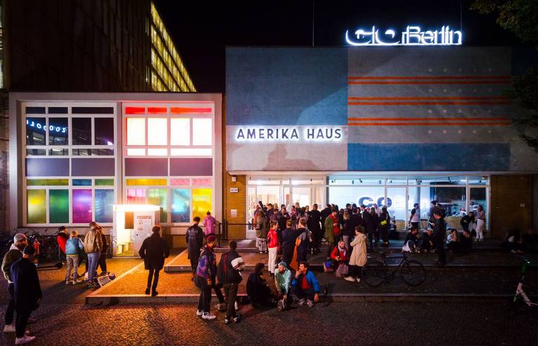 O simbólico edifício Amerika Hau, onde fica a exposição 'No Photos on the Dance Floor'