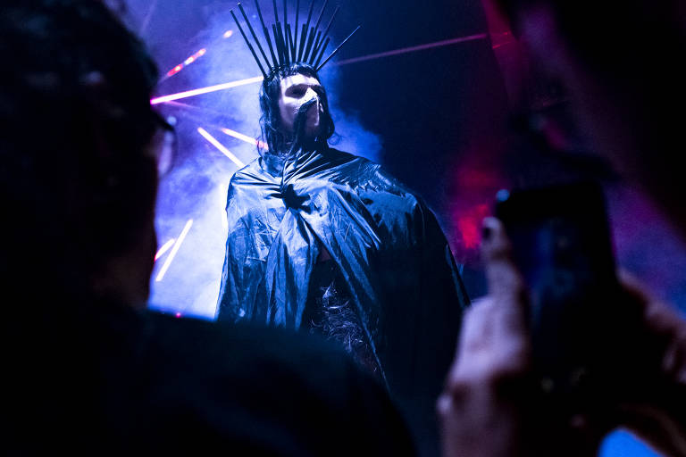 USO EXCLUSIVO ILUSTRADA  Performer Aun Helden se apresenta na festa  Sangra Muta / 3 anos / 25-10-2019 / foto Rafael Roncato