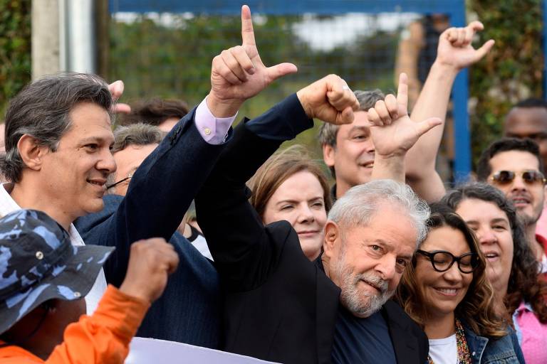 Após decisão do Supremo, Lula sai da cadeia e ataca Lava Jato em discurso