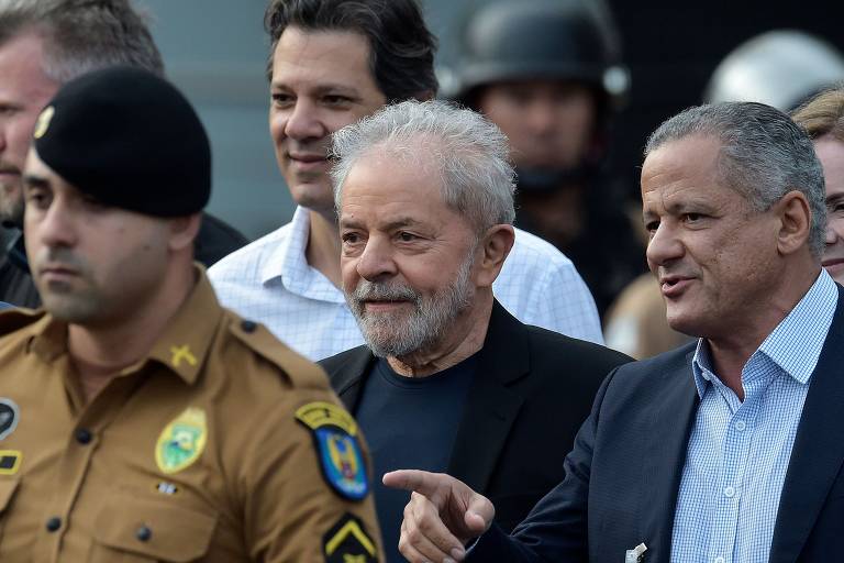 Preocupado com a possibilidade de um ataque ao ex-presidente, o PT planejava um reforço em sua segurança tão logo deixasse a sede da Polícia Federal no Paraná, em Curitiba. 