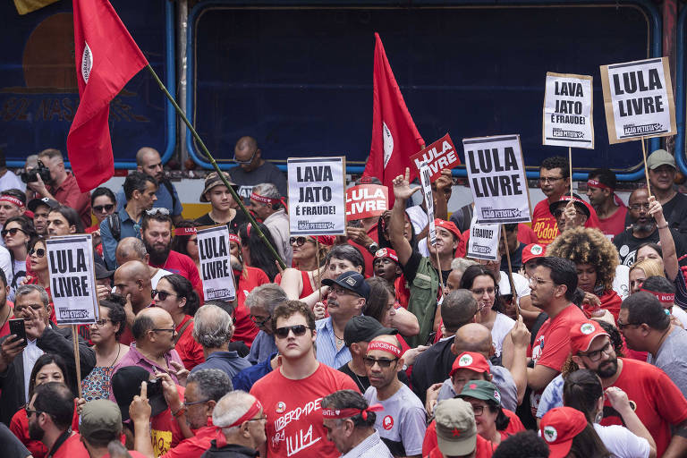 Recepção a Lula em sindicato do ABC após 580 dias na prisão