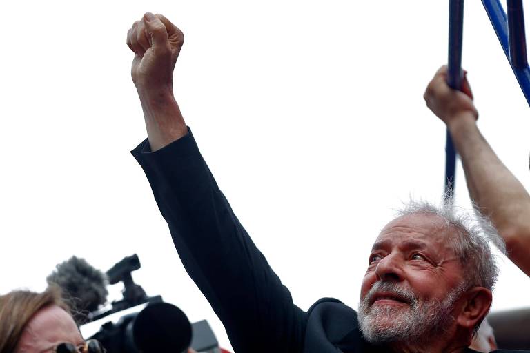 Lula deixa a prisão