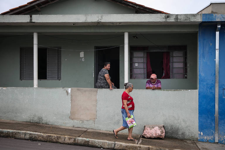 Habitantes de Torre de Pedra, no interior de São Paulo