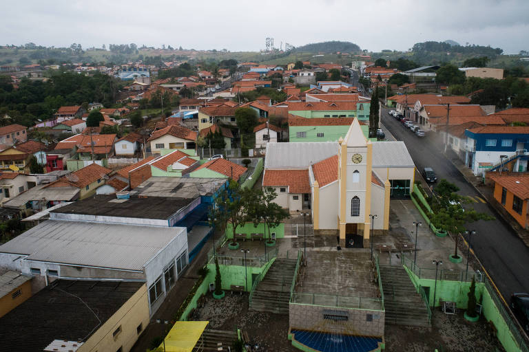Vista panorâmica da região central de Torre de Pedra (SP)