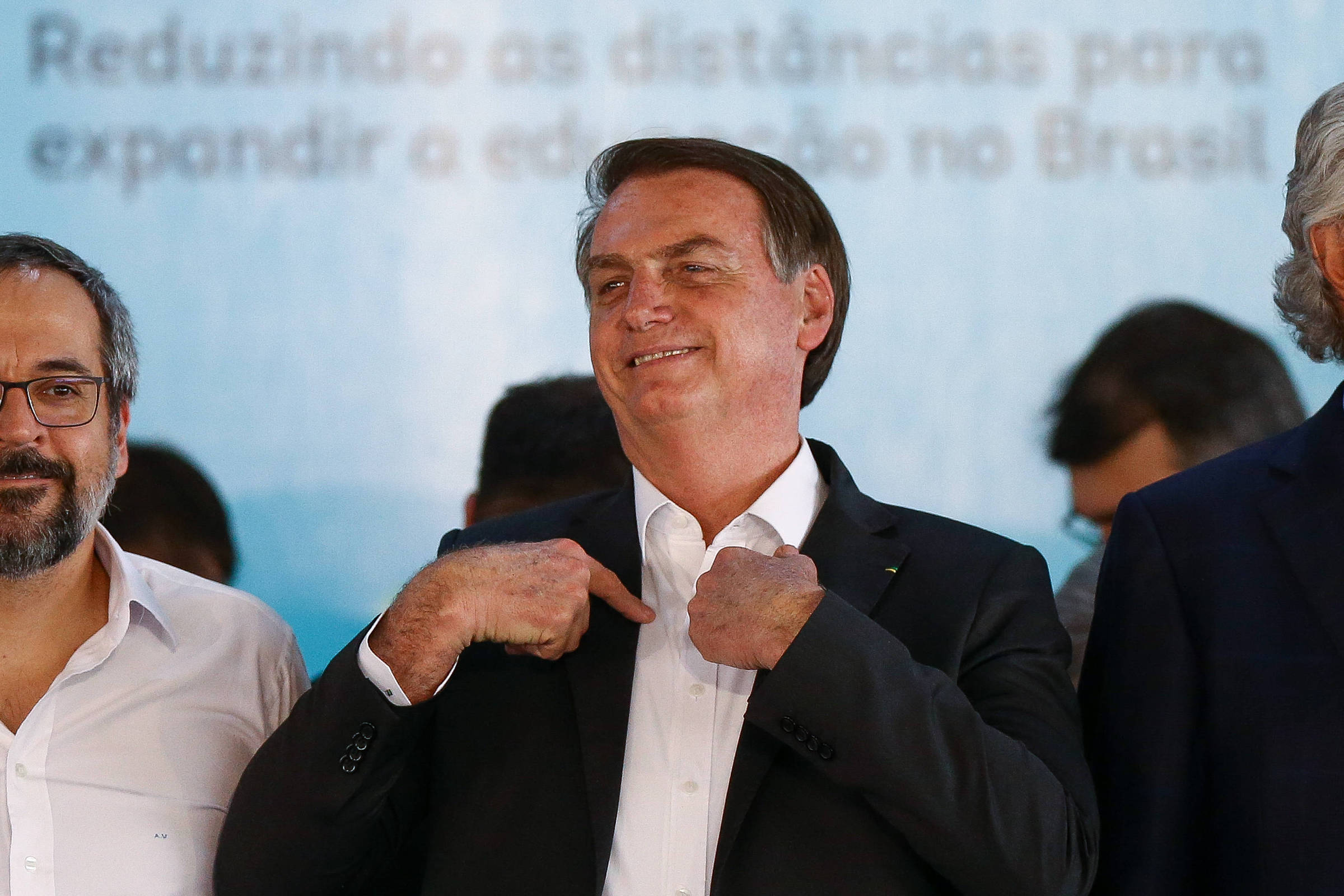 Bolsonaro responde reportagem sobre queda de investimento em estradas