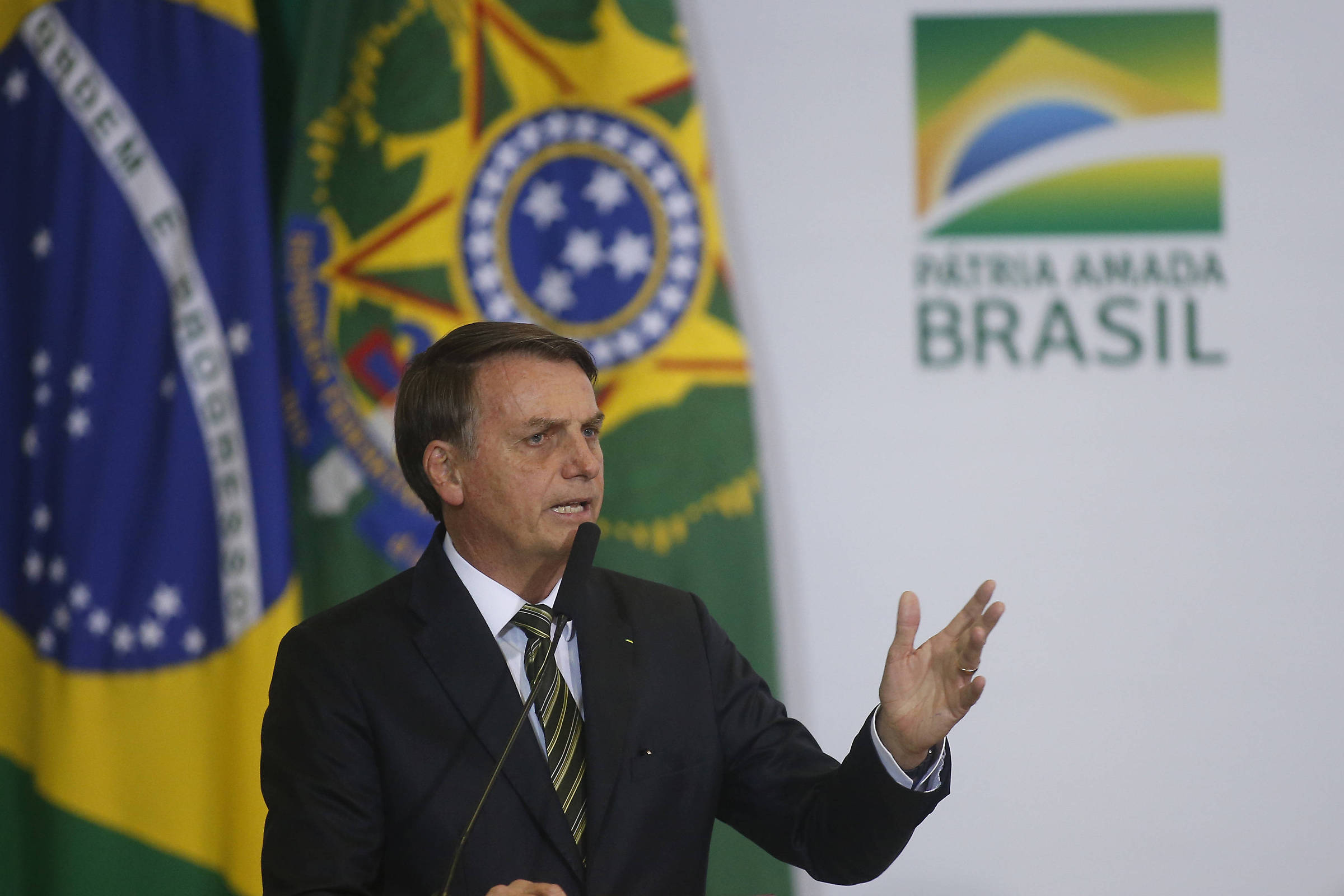 Em balanço de 300 dias, governo infla medidas, usa dados incorretos e faz panfleto ideológico