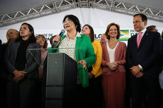 A ministra Damares Alves e o governador de SP, João Doria (PSDB)