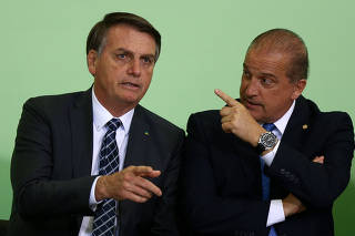 Jair Bolsonaro ao lado de Onyx Lorenzoni durante o lançamento do programa Previne Brasil