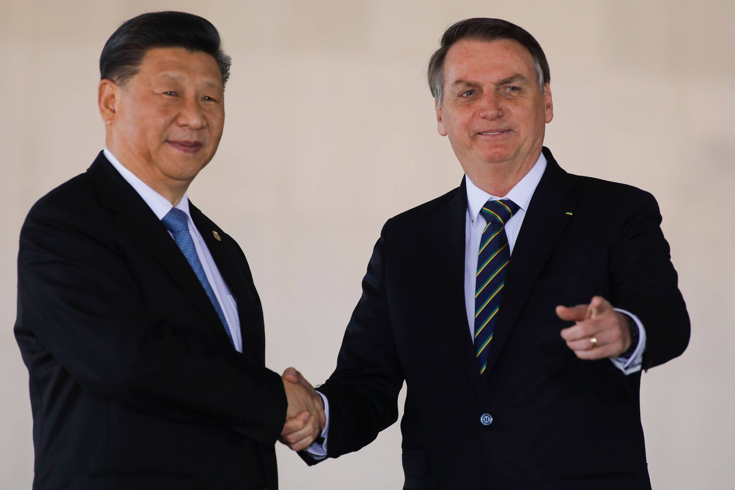 Em reunião fechada do Brics, Bolsonaro se retrata por críticas à China