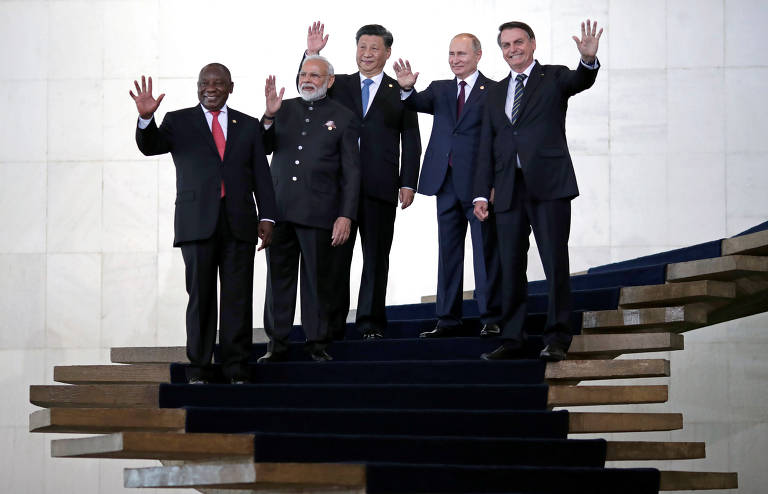 Da esq. p/ a dir, os líderes Cyril Ramaphosa, Narendra Modi, Xí Jinping, Vladimir Putin e Jair Bolsonaro