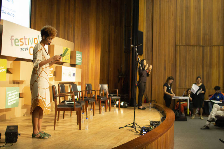 O evento foi apresentado por Stephanie Ribeiro, arquiteta e ativista do feminismo negro