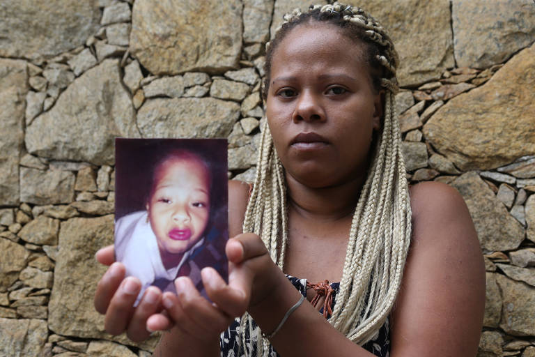 Bianca Rodrigues Soares, 23 anos, está sem emprego e pede auxílio da Loas (Lei Orgânica da Assistência Social) para sua filha de 4 anos que tem anemia falciforme e está sob tratamento médico