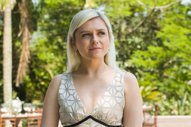 Kim ( Monica Iozzi )
