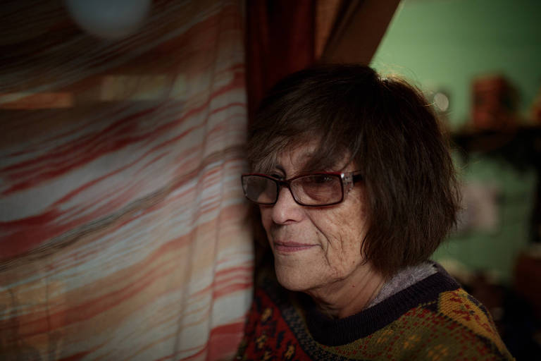 Maria Luz Navarrete Alarcón, 70, contrária ao sistema de aposentadorias chileno, em sua casa, em Santiago