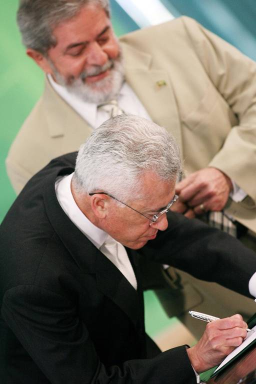 Após a vitória de Lula, em 2006, Magabeira Unger se tornou ministro-chefe da Secretaria de Assuntos Estratégicos (SAE), que englobava o Núcleo de Assuntos Estratégicos (NAE) e o Instituto de Pesquisa Econômica Aplicada (Ipea). Foi empossado ministro-chefe da secretaria no dia 19 de junho de 2007 e permaneceu no cargo até 2009. 